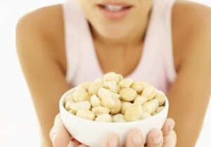 Hạt mắc ca cho bà bầu sử dụng được không, mua ở đâu?